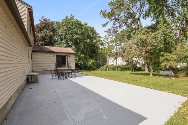 60 Lakewood Drive, Plymouth, MA 02360
