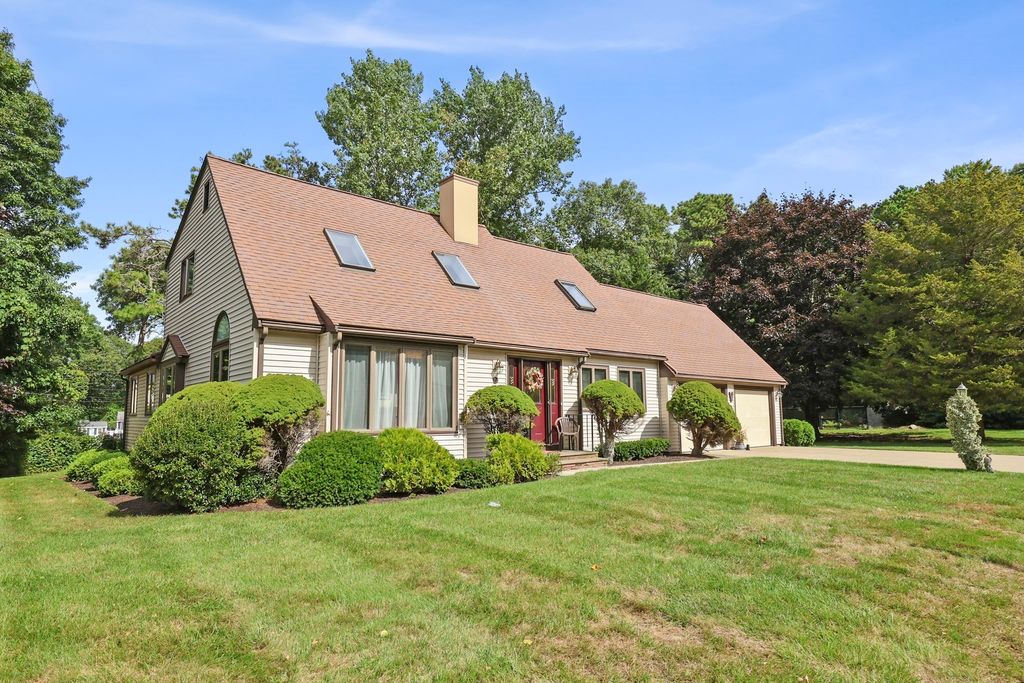 60 Lakewood Drive, Plymouth, MA 02360