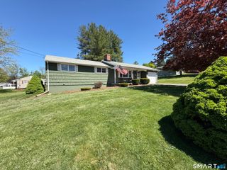8 Tulip Drive, Meriden, CT 06450