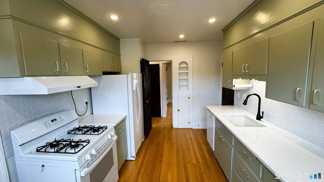 36 Somerset Street, West Hartford, CT 06110