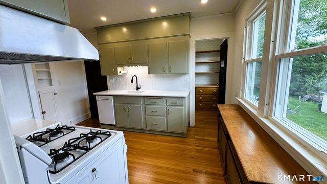 36 Somerset Street, West Hartford, CT 06110