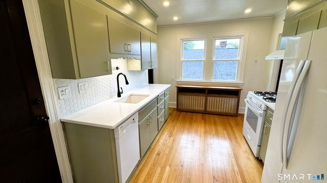 36 Somerset Street, West Hartford, CT 06110