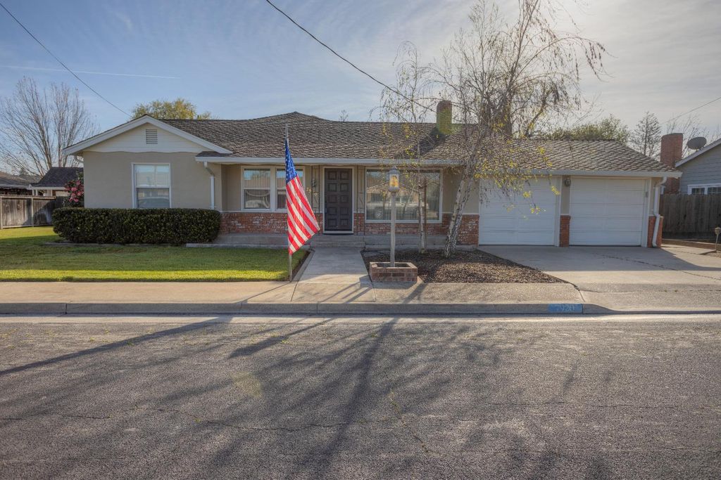 7920 Cedar Ln, Hilmar, CA 95324