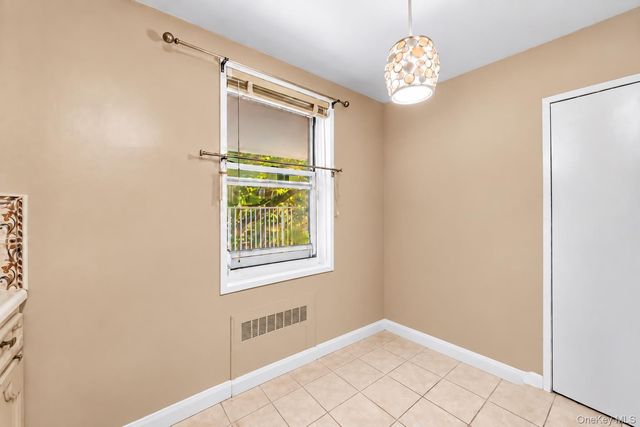 642 Locust Street 4H, Mount Vernon, NY 10552