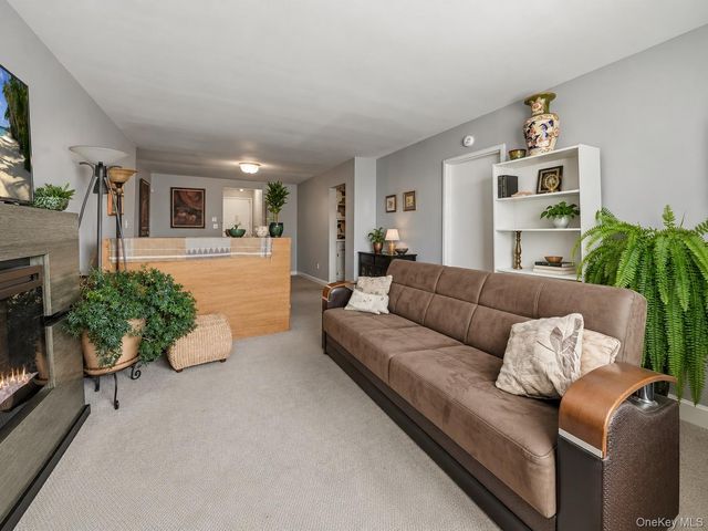 642 Locust Street 4H, Mount Vernon, NY 10552