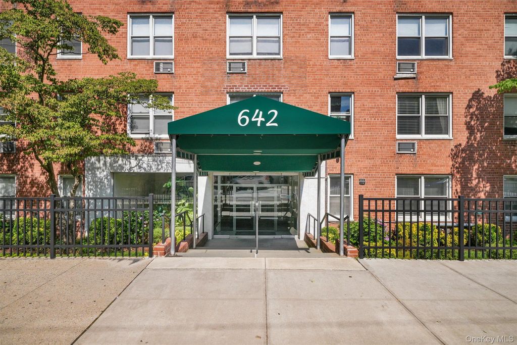 642 Locust Street 4H, Mount Vernon, NY 10552 — photo 2