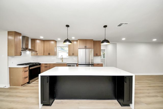 10806 Olympia Drive, Houston, TX 77042