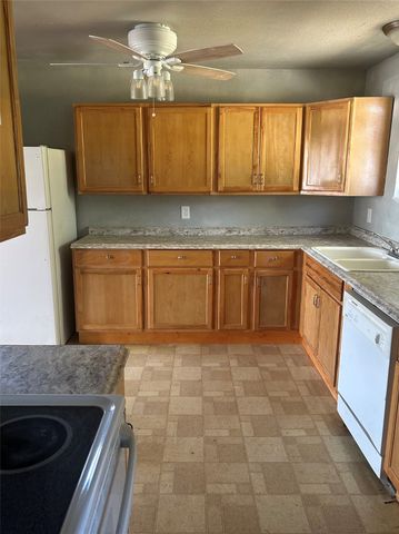 301 E Hutchings Lane, Olney, TX 76374