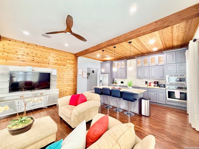 702 E EUCLID AVE, San Antonio, TX 78212