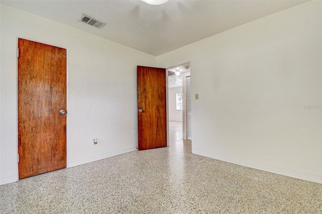 2518 40TH AVENUE N, St Petersburg, FL 33710