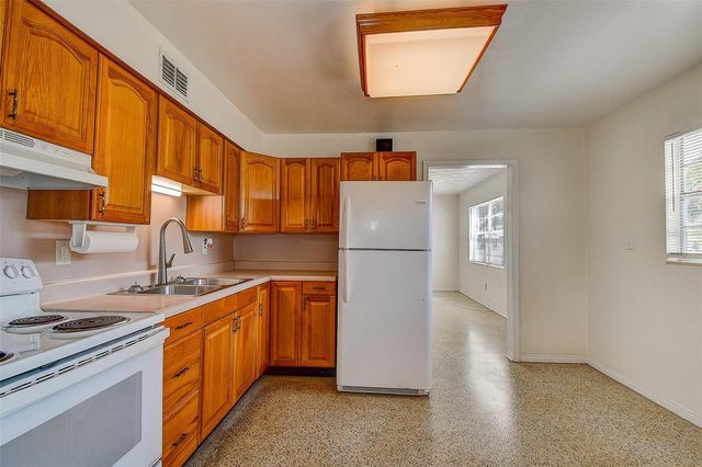 2518 40TH AVENUE N, St Petersburg, FL 33710