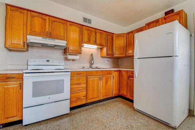 2518 40TH AVENUE N, St Petersburg, FL 33710