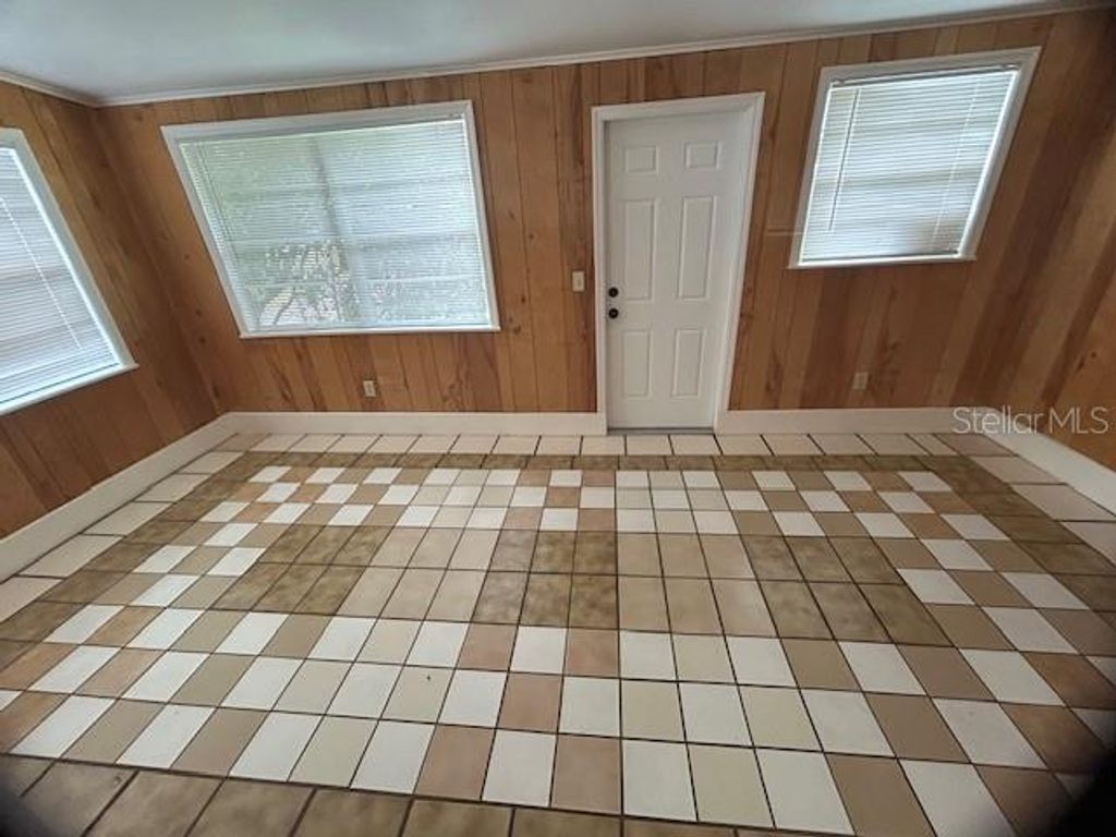 Image 16 of property listing at 2518 40TH AVENUE N, St Petersburg, FL 33710