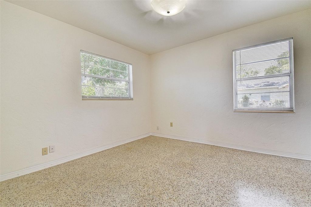 Image 20 of property listing at 2518 40TH AVENUE N, St Petersburg, FL 33710