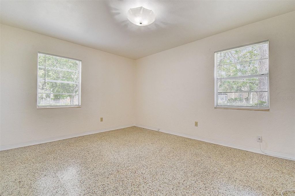 Image 23 of property listing at 2518 40TH AVENUE N, St Petersburg, FL 33710