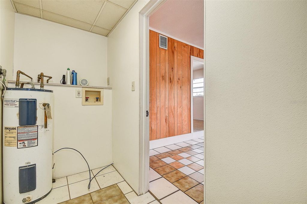 Image 24 of property listing at 2518 40TH AVENUE N, St Petersburg, FL 33710