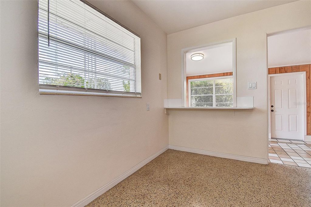 Image 29 of property listing at 2518 40TH AVENUE N, St Petersburg, FL 33710