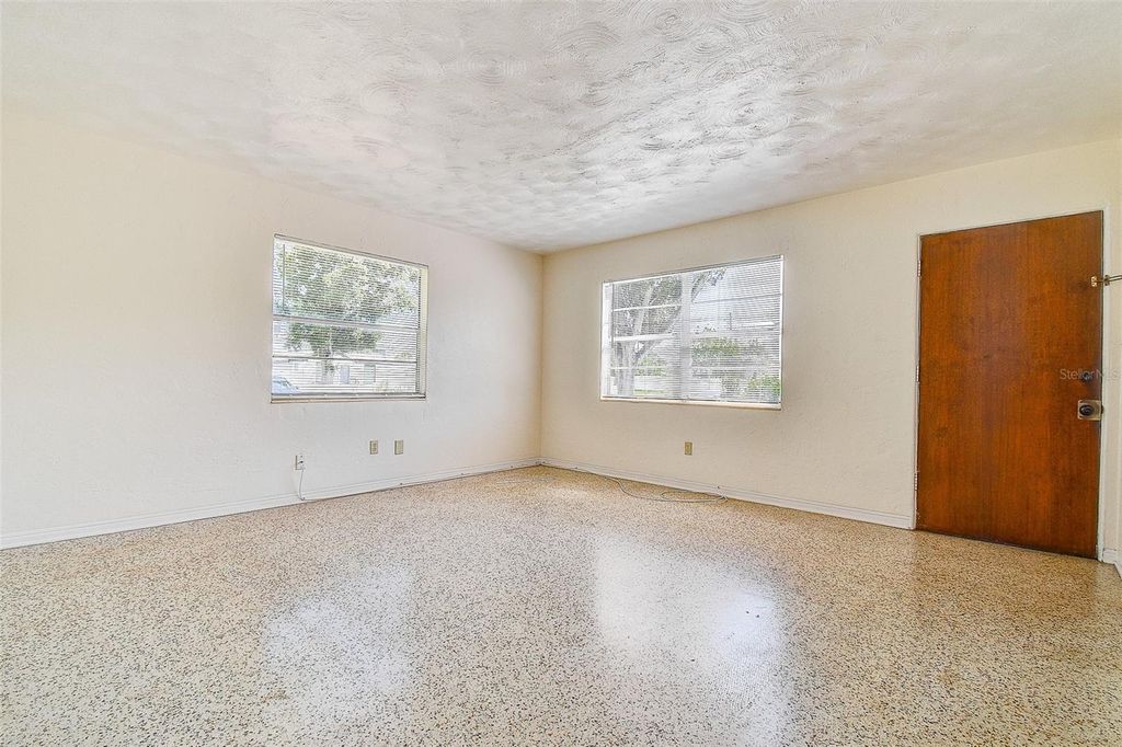 Image 30 of property listing at 2518 40TH AVENUE N, St Petersburg, FL 33710