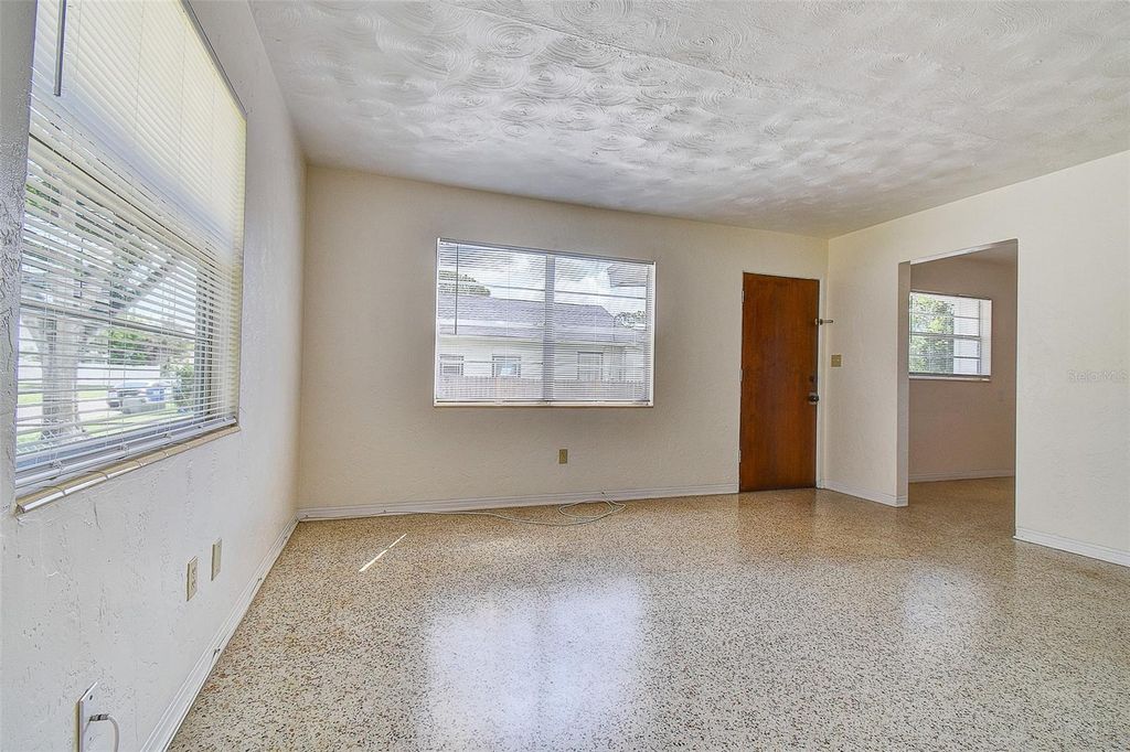 Image 32 of property listing at 2518 40TH AVENUE N, St Petersburg, FL 33710