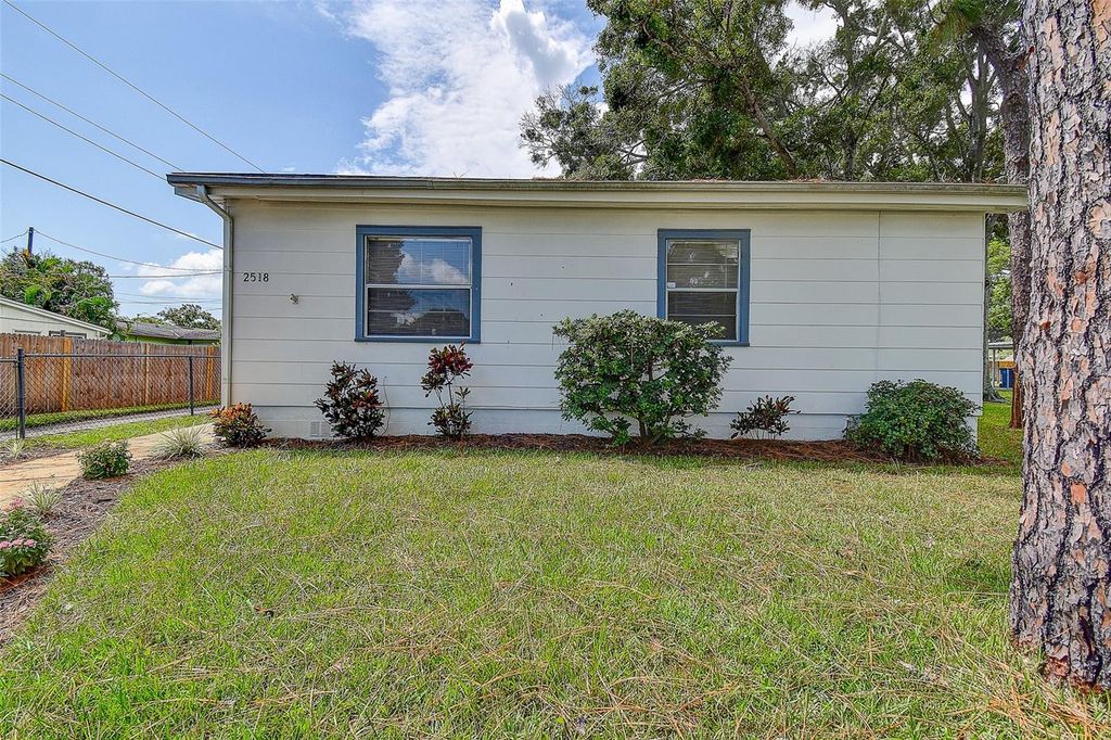 Image 34 of property listing at 2518 40TH AVENUE N, St Petersburg, FL 33710