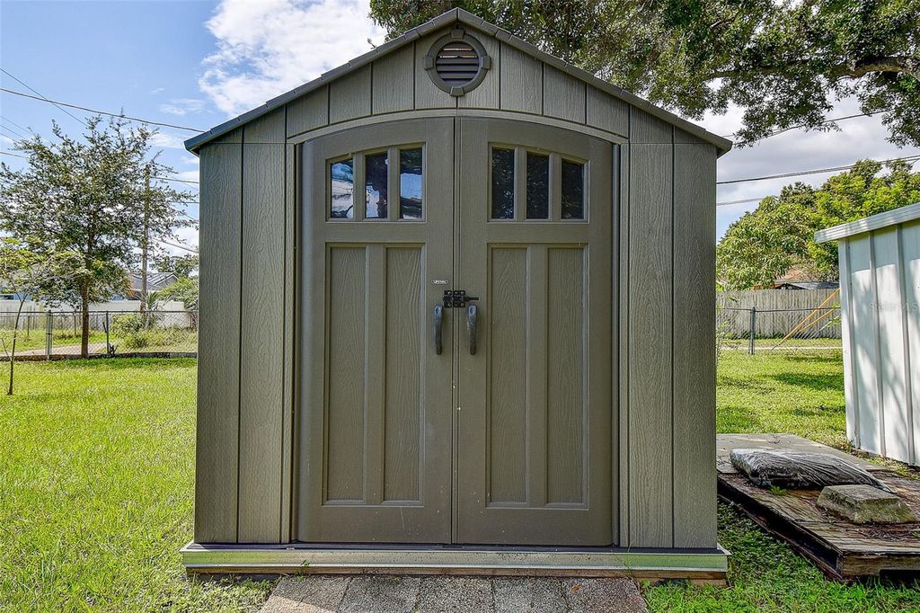 Image 36 of property listing at 2518 40TH AVENUE N, St Petersburg, FL 33710