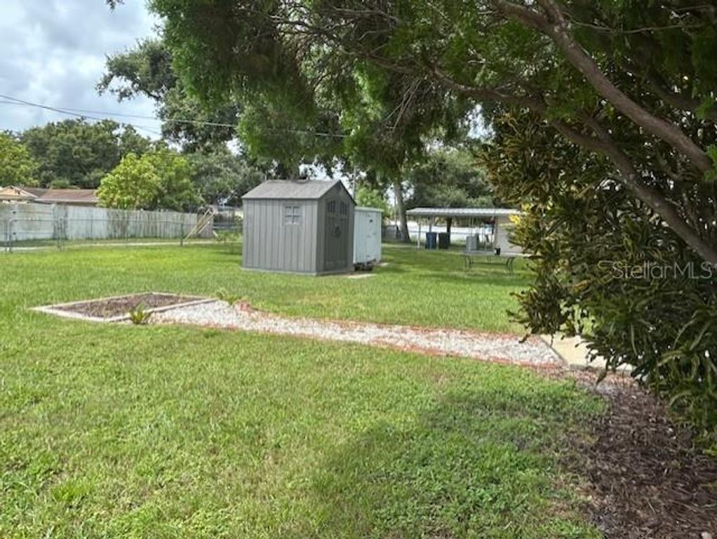 Image 45 of property listing at 2518 40TH AVENUE N, St Petersburg, FL 33710