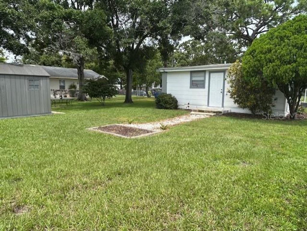 Image 46 of property listing at 2518 40TH AVENUE N, St Petersburg, FL 33710