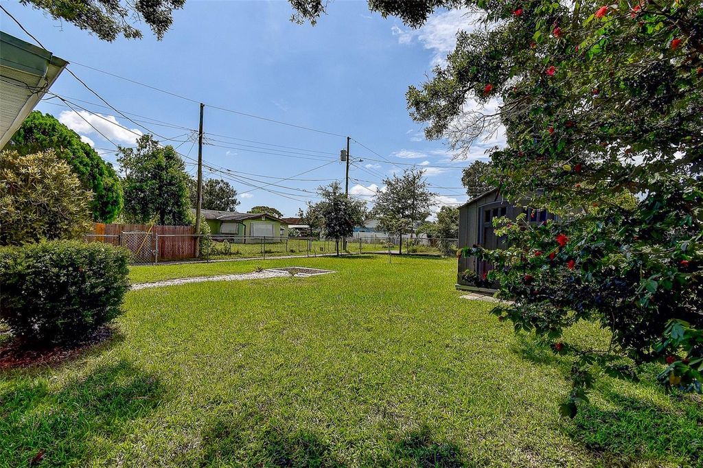 Image 50 of property listing at 2518 40TH AVENUE N, St Petersburg, FL 33710