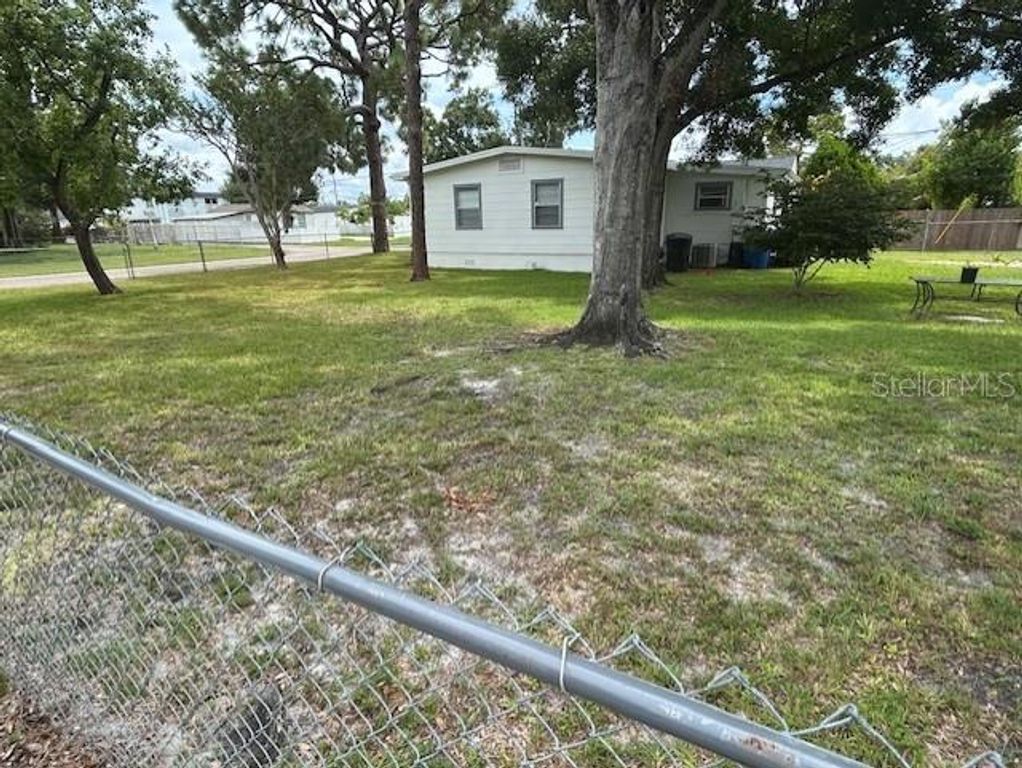 Image 51 of property listing at 2518 40TH AVENUE N, St Petersburg, FL 33710