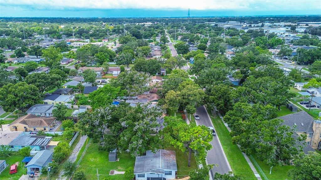 Image 56 of property listing at 2518 40TH AVENUE N, St Petersburg, FL 33710