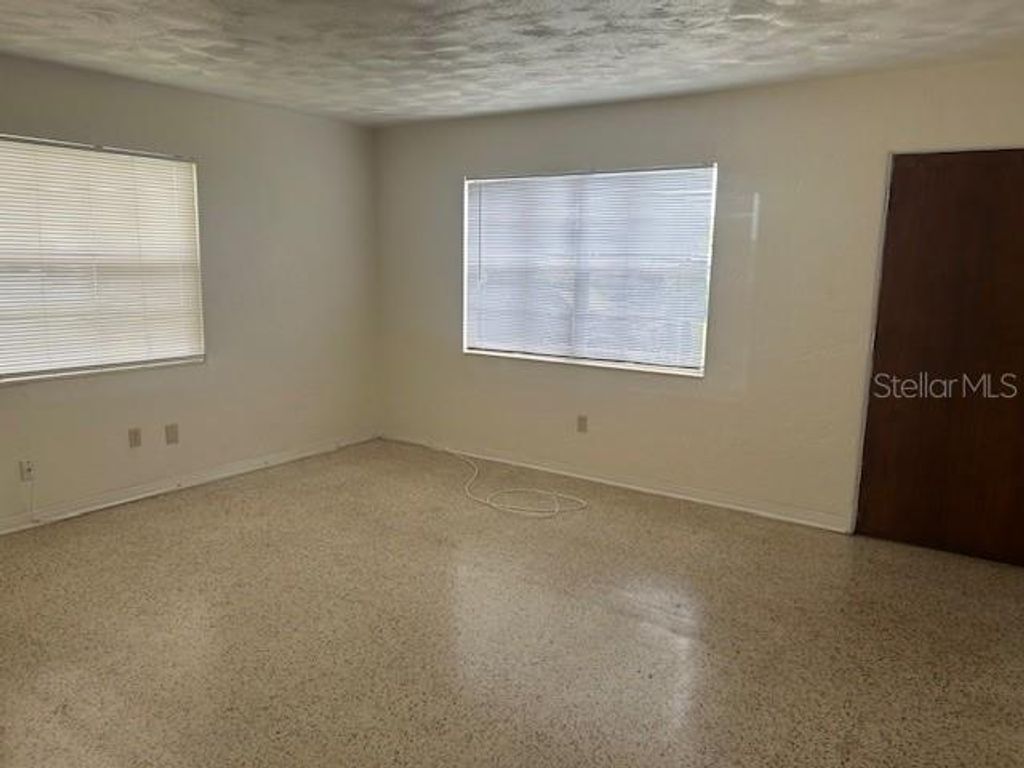 Image 9 of property listing at 2518 40TH AVENUE N, St Petersburg, FL 33710