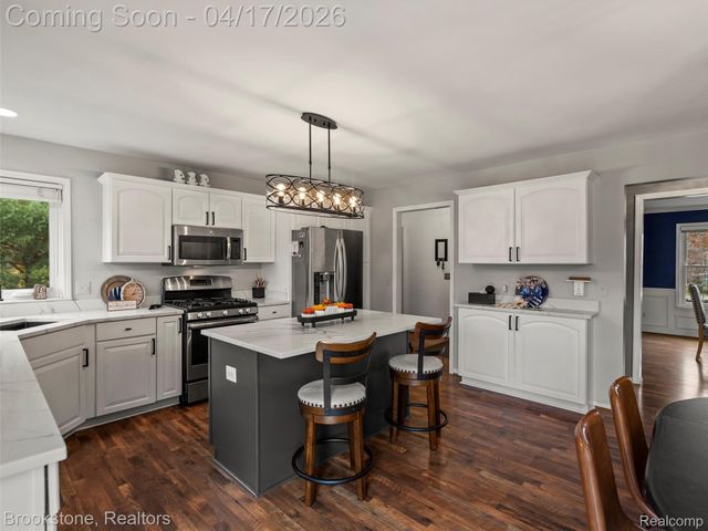 6707 Forest Pointe Boulevard, Springfield Charter Township, MI 48350