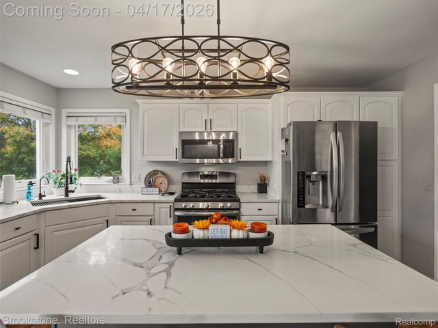 6707 Forest Pointe Boulevard, Springfield Charter Township, MI 48350