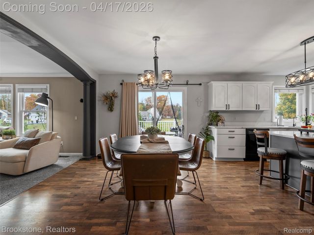 6707 Forest Pointe Boulevard, Springfield Charter Township, MI 48350
