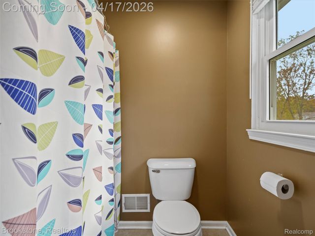 6707 Forest Pointe Boulevard, Springfield Charter Township, MI 48350