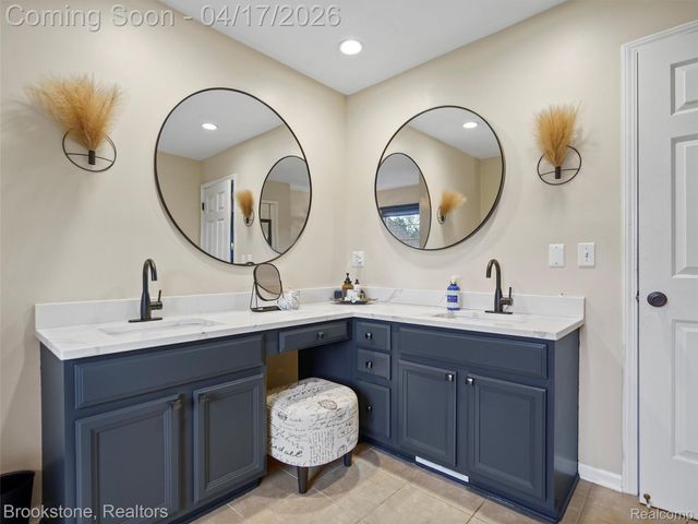 6707 Forest Pointe Boulevard, Springfield Charter Township, MI 48350