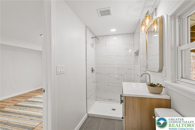 427 Walnut Drive, Lehigh Twp, PA 18067