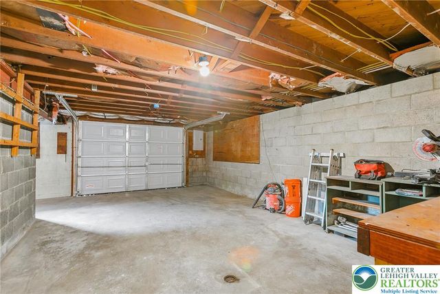 427 Walnut Drive, Lehigh Twp, PA 18067