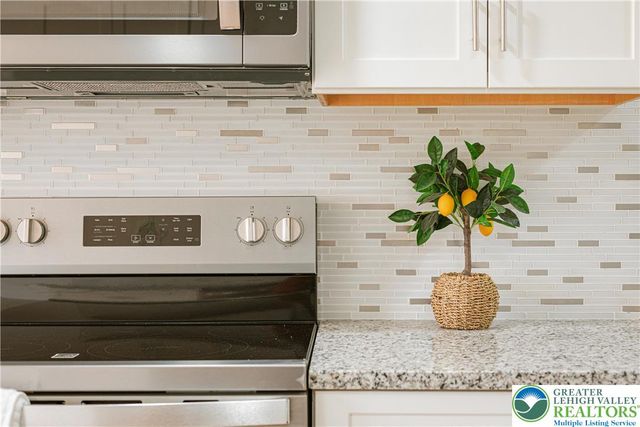 427 Walnut Drive, Lehigh Twp, PA 18067