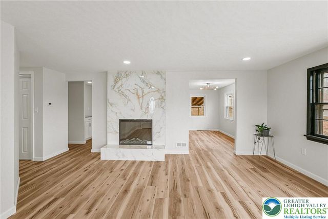 427 Walnut Drive, Lehigh Twp, PA 18067