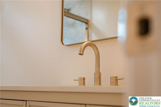 427 Walnut Drive, Lehigh Twp, PA 18067