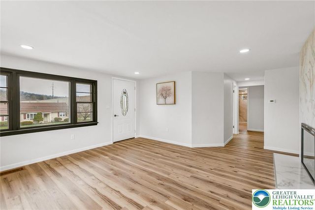 427 Walnut Drive, Lehigh Twp, PA 18067