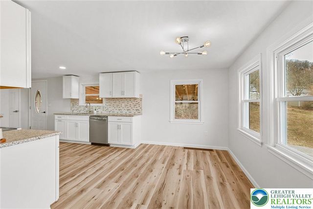 427 Walnut Drive, Lehigh Twp, PA 18067