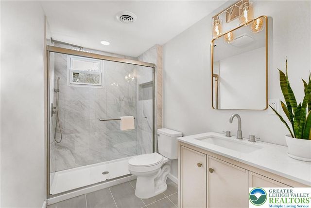 427 Walnut Drive, Lehigh Twp, PA 18067