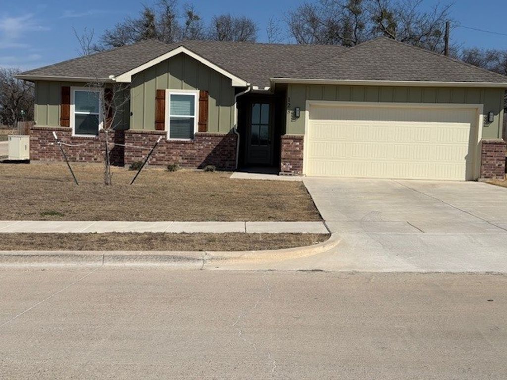 123 Wells Street, Cleburne, TX 76031