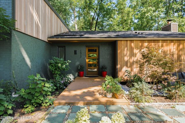 1513 Thackeray Dr, Louisville, KY 40205