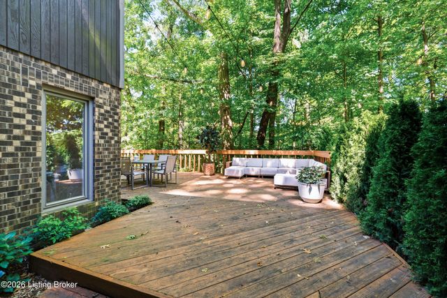 1513 Thackeray Dr, Louisville, KY 40205
