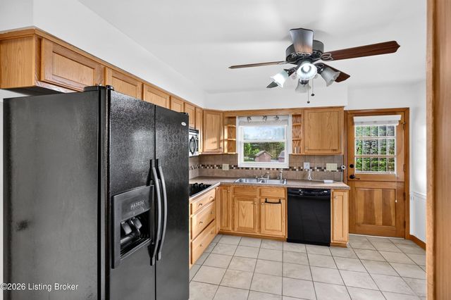 1618 Dawn Dr, Louisville, KY 40216