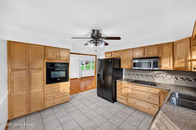 1618 Dawn Dr, Louisville, KY 40216