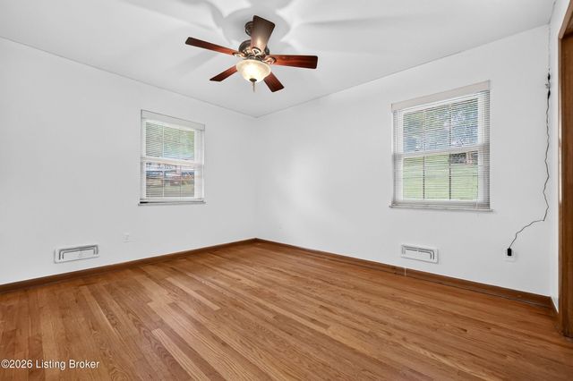 1618 Dawn Dr, Louisville, KY 40216
